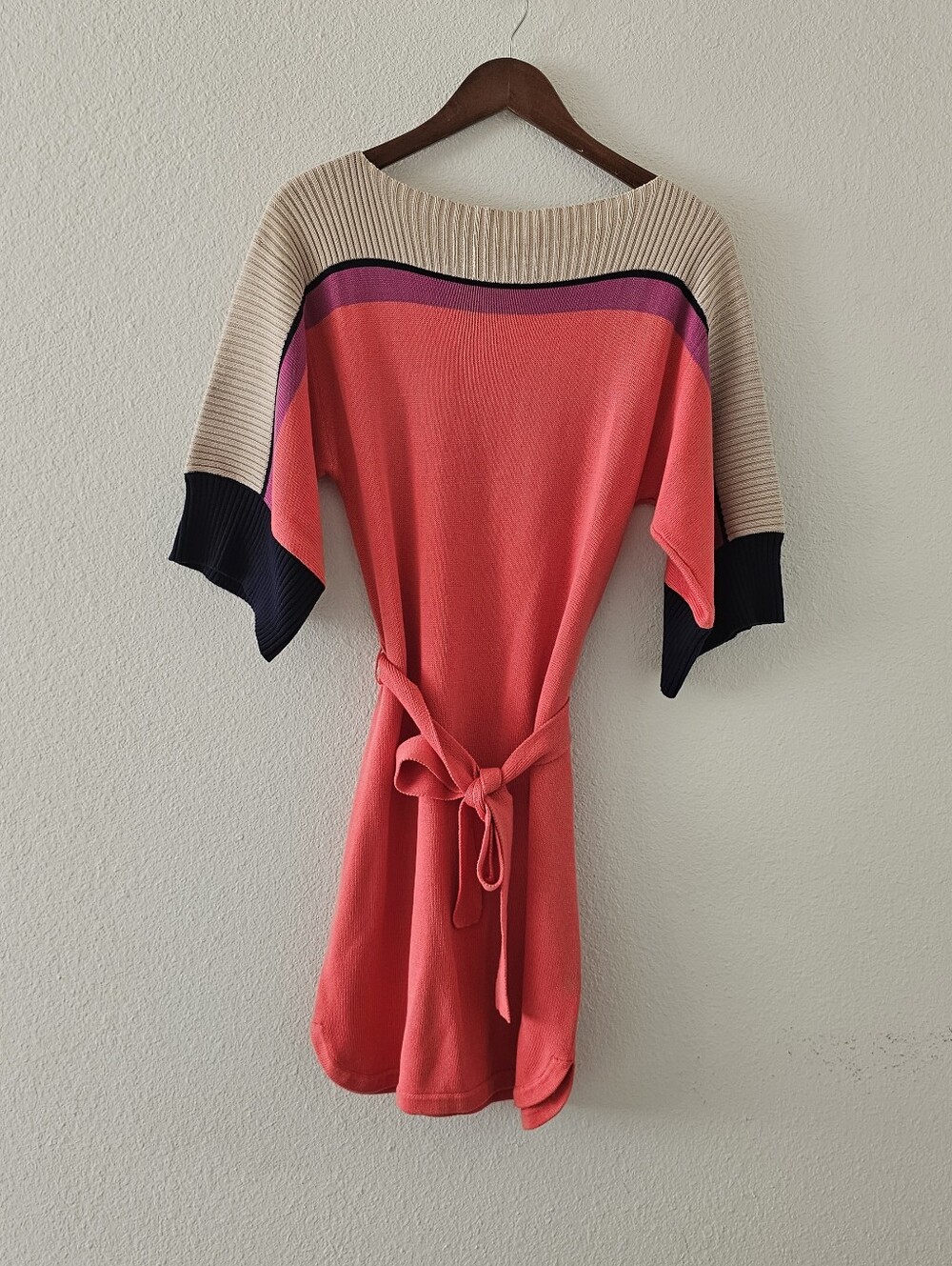 Trina Turk Knit Dress Size 0/XS? Colorblock Salmon Mauve Tan Tie Waist Boatneck - Picture 2 of 12